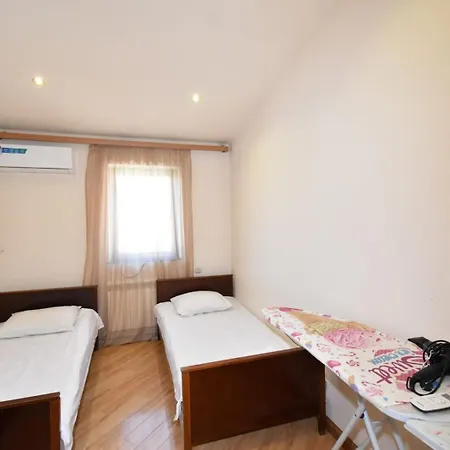 Rent Inn Yerevan On Avag Petrosyan Street Exterior photo